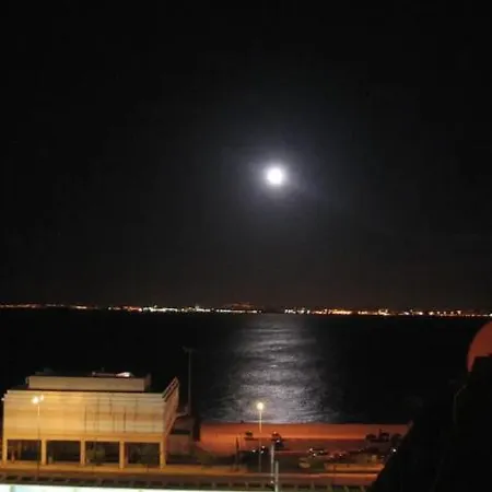 Gorgeous River View In Alfama Appartamento Lisbona